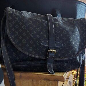 Louis Vuitton Saumar bag